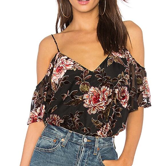 CUPCAKES AND CASHMERE Jovelyn Off the Shoulder Top - Picture 5 of 8